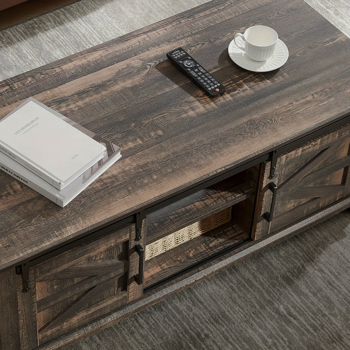 Rustic tabletop detail