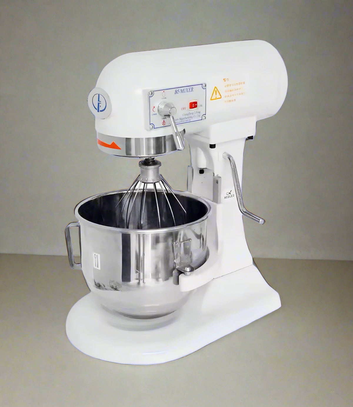 Bowl-Lift Mixer with Whisk